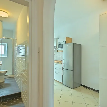 Lejlighed Charming Apartment In Porec Near Beach