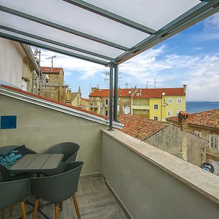 Charming Apartment In Porec Near Beach