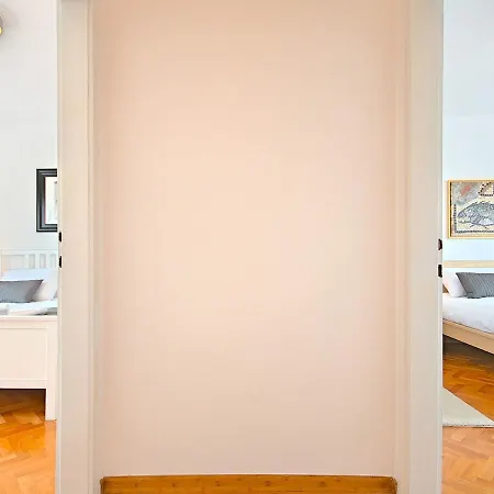 Lejlighed Charming Apartment In Porec Near Beach