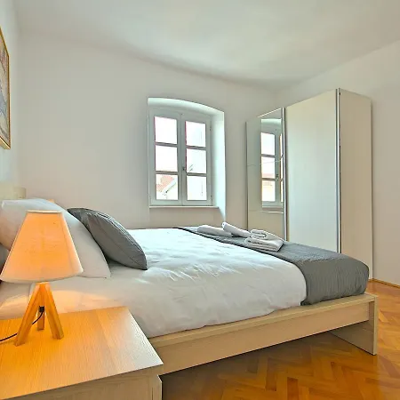 Lejlighed Charming Apartment In Porec Near Beach