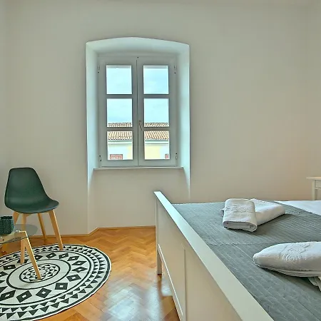 Charming Apartment In Porec Near Beach *