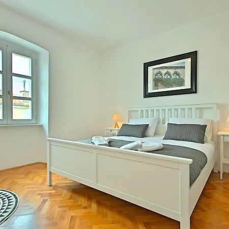 Charming Apartment In Porec Near Beach *