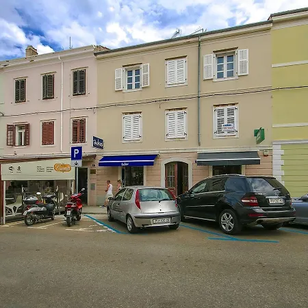Charming Apartment In Porec Near Beach Lejlighed *
