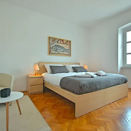 Charming Apartment In Porec Near Beach Lejlighed *